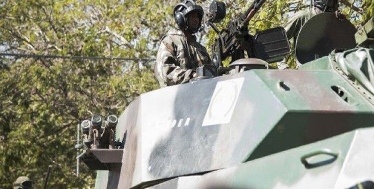 ​Zimbabve'de tanklar başkente doğru ilerliyor