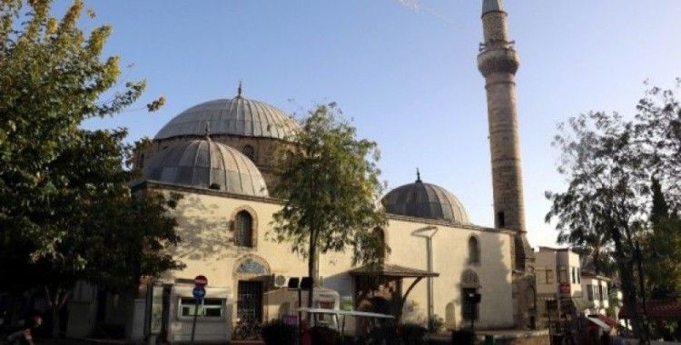 400 yıllık caminin altın yaldızlı figürleri kayıp