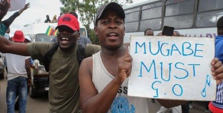 Zimbabve'de askeri müdahaleyi destek yürüyüşü