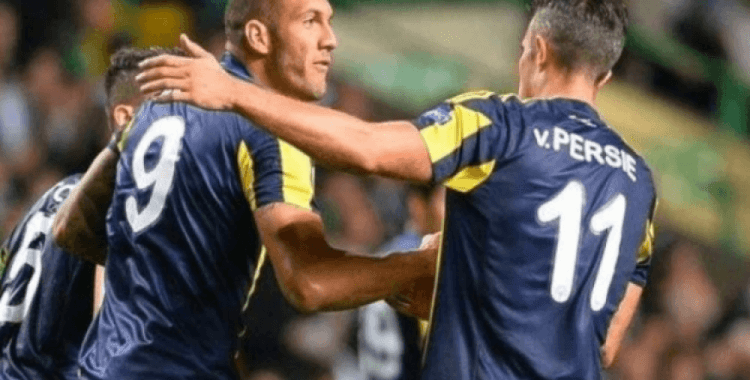 Fenerbahçe'de Van Persie, Aatıf ve Fernandao'nun bileti kesildi