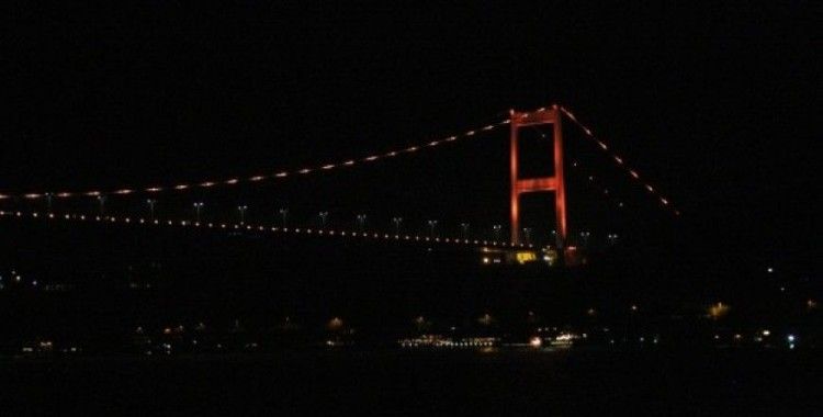 İstanbul kadına şiddete karşı turuncuya büründü