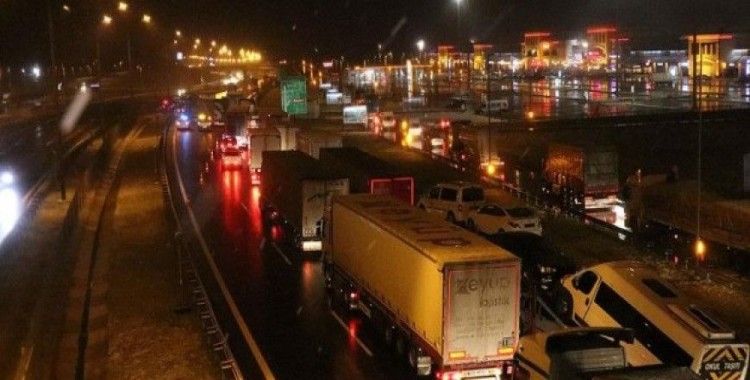 İstanbul-Ankara Otoyolu'nun Bolu kesimi ulaşıma kapandı