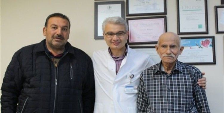 95 yaşındaki hastaya çalışan kalpte 3 damar bypass operasyonu