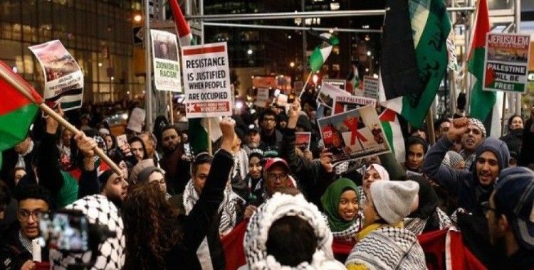 Times Meydanında binlerce kişi ABD'nin Kudüs kararını protesto etti