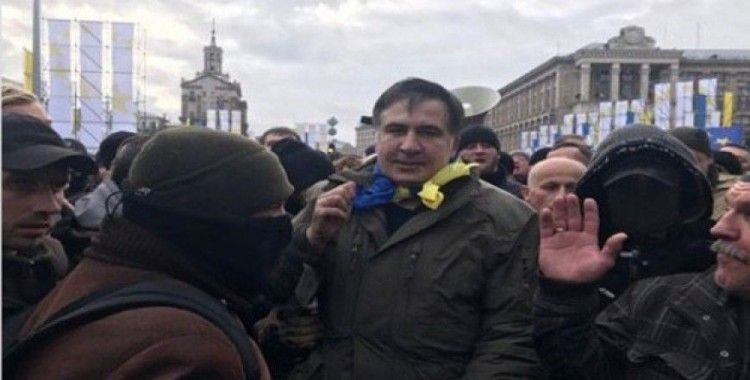 Saakaşvili’ye adliye önünde destek gösterisi 