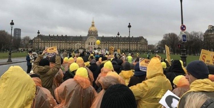 ​İran muhalefeti Paris'te gösteri düzenledi