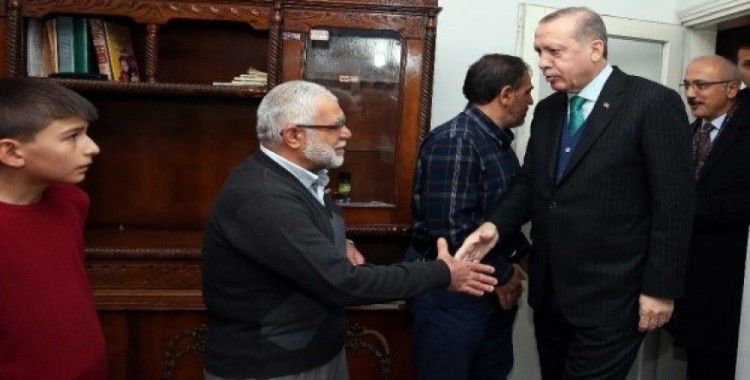 Erdoğan, gurbetçi aileyi evinde ziyaret etti