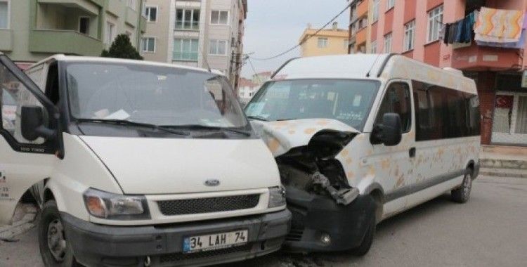 İstanbul'da iki minibüs çarpıştı, 6 yaralı