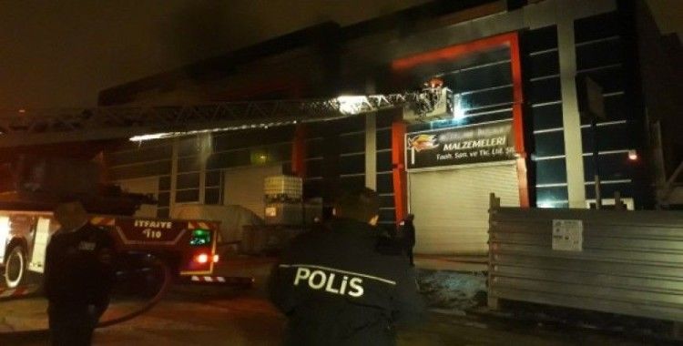 Ankara'da boya imalathanesinde yangın paniği