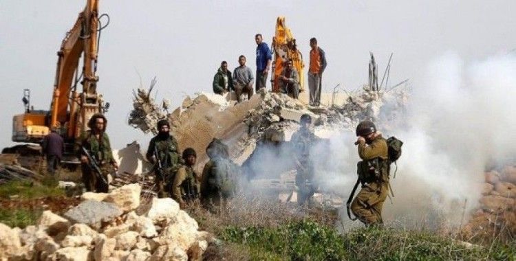 Filistinli ailelerin tarım arazileri buldozerlerle tahrip edildi