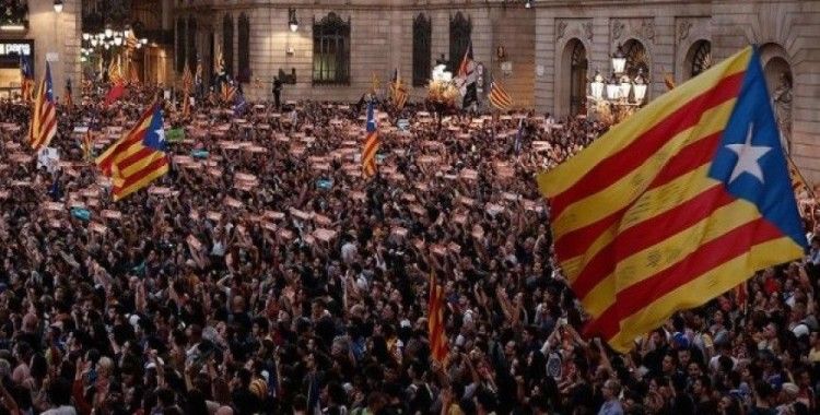 İspanya'da Katalan parlamenterler oylamalara katılamayacak