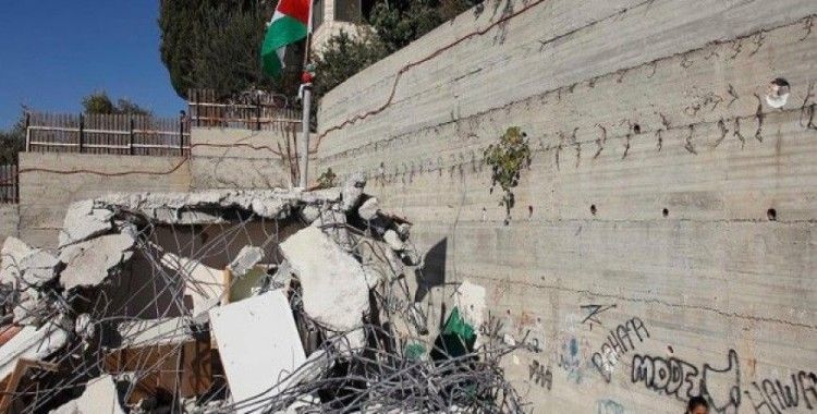 İsrail güçleri Filistinliye ait evi yıktı