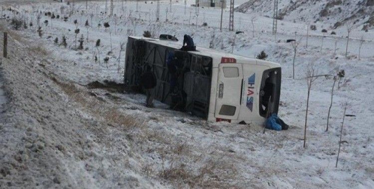 Konya'da yolcu otobüsü şarampole devrildi, 38 yaralı