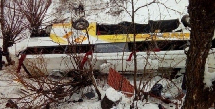 Yolcu otobüsü dereye uçtu, 6 ölü, 29 yaralı 