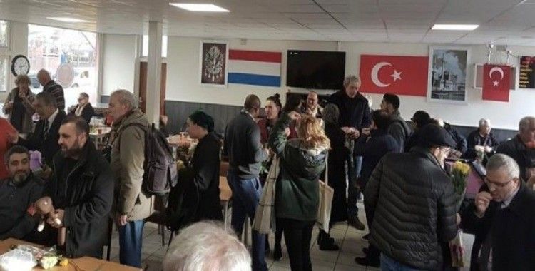 ​Hollanda'da saldırıya uğrayan camiye dayanışma ziyareti