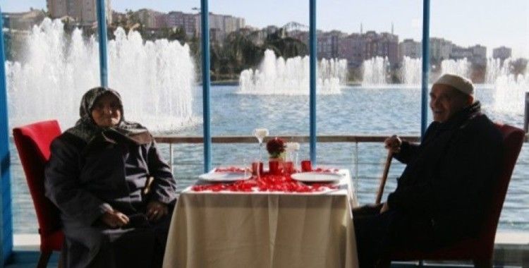 87'lik çifte 70'inci evlilik yıl dönümü sürprizi
