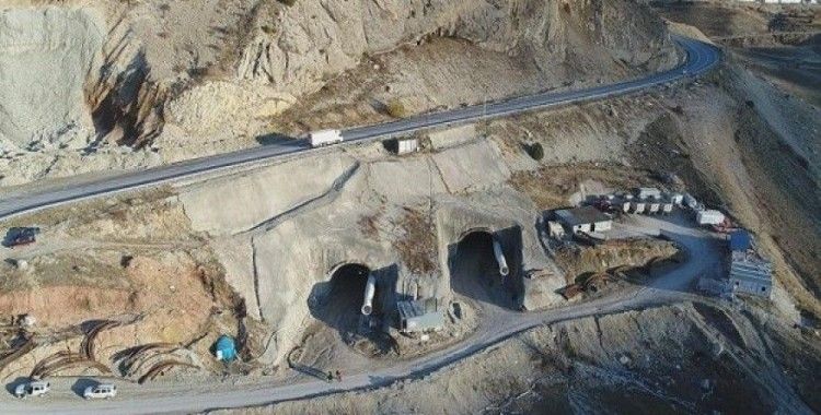 Kop Dağı Tüneli inşaatında yüzde 50'ye ulaşıldı