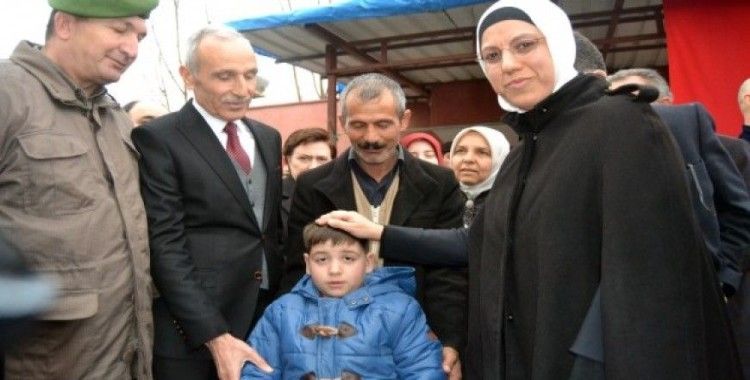 AK Parti Genel Başkan Yardımcısı Ravza Kavakcı Kan'dan şehit evine ziyaret