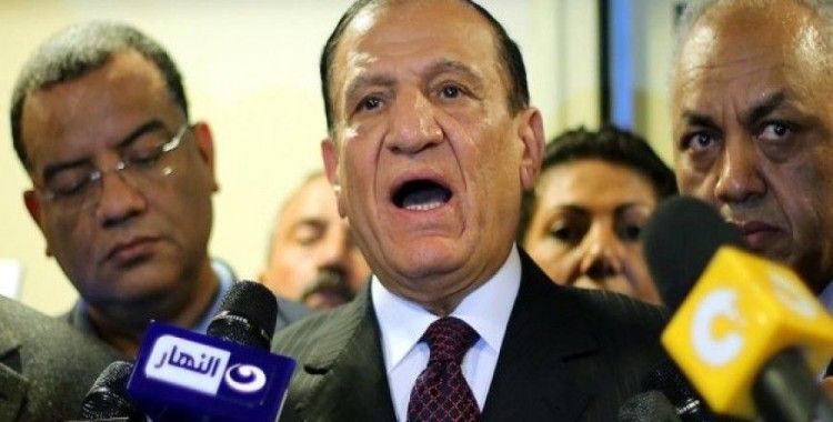 Mısır'da cumhurbaşkanlığı adayı Anan 'seçmen listesinden' çıkarıldı