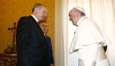 Papa’ya ’Mesnevi’ hediye etti