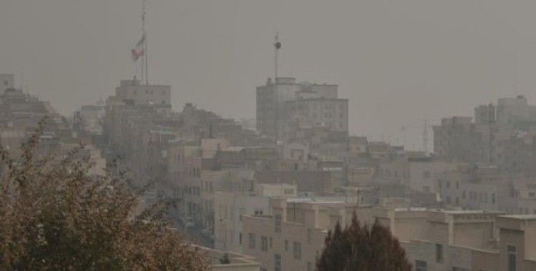 ​Tahran'da hava kirliliği sebebiyle okullar yarın tatil edildi