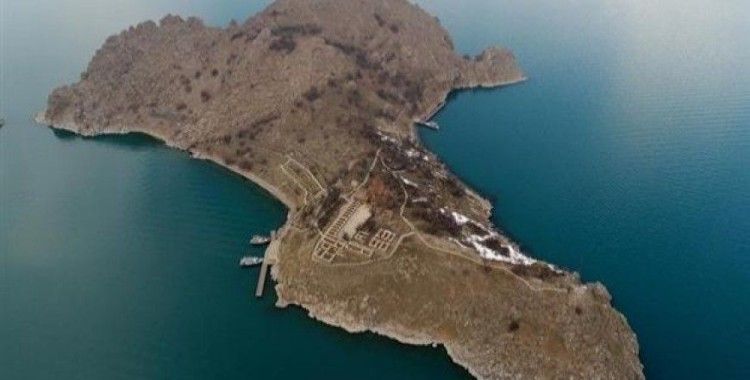 Akdamar Adası'na gölün altından 'tatlı su' taşınacak