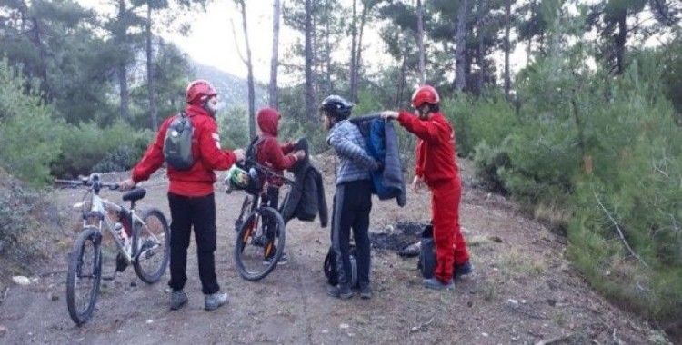 Dağda kaybolan iki çocuğu 4 saat sonra kurtarıldı