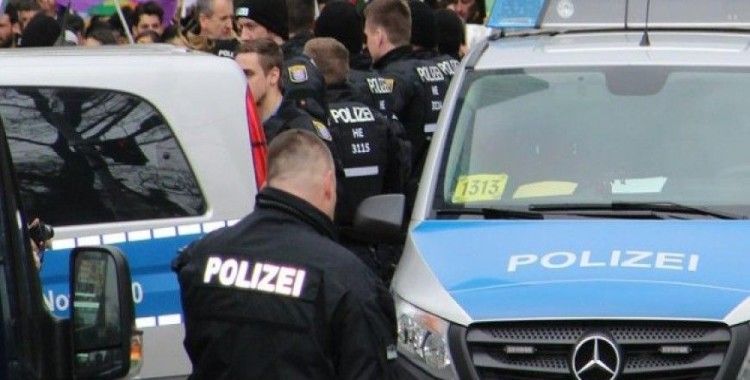 Almanya'da Pyd/Pkk yandaşları SPD binasını bastı
