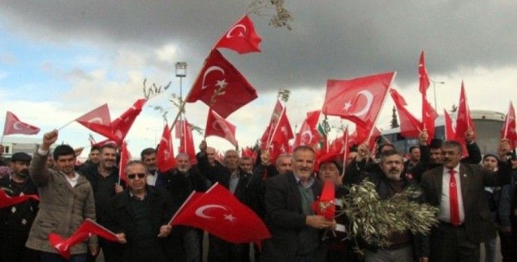800 muhtar Mehmetçiğe destek için sınırda 