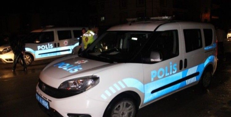 Karaman'da dur ihtarına uymayan kamyonet polisleri peşine taktı