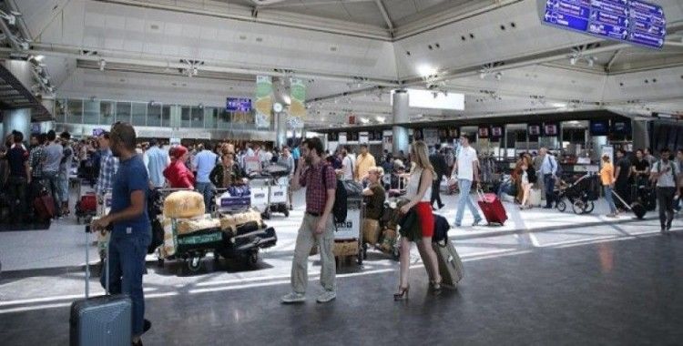 İstanbul havalimanları 1 ayda 8 milyon yolcuyu ağırladı