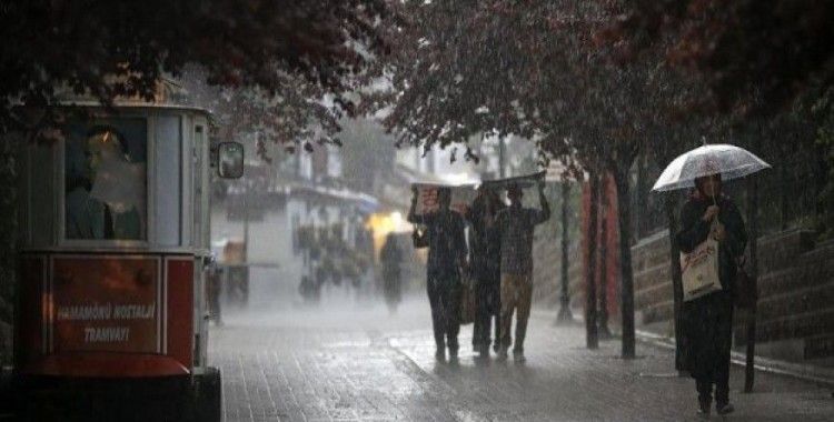 İstanbul'da yağmur etkili oluyor 