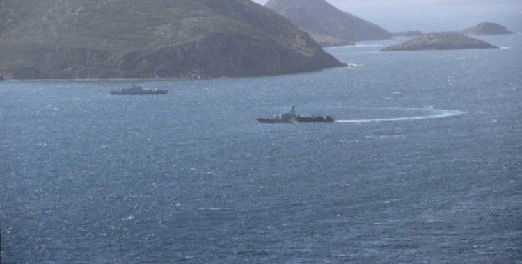 Türk savaş gemileri Kardak Kayalıklarından ayrılmadı