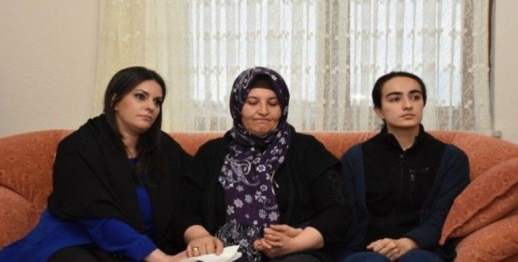 Bakan Sarıeroğlu, gaziyi ve şehit ailesini ziyaret etti 