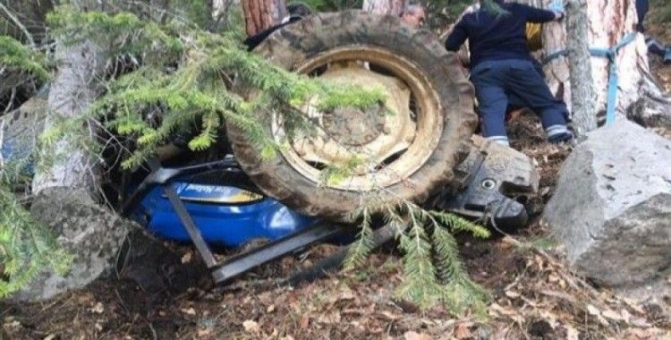 Karabük'te traktör şarampole yuvarlandı; 2 yaralı
