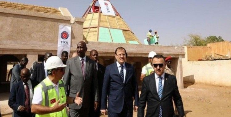 Çavuşoğlu, Sudan'daki Ali Dinar Sarayı'nı inceledi