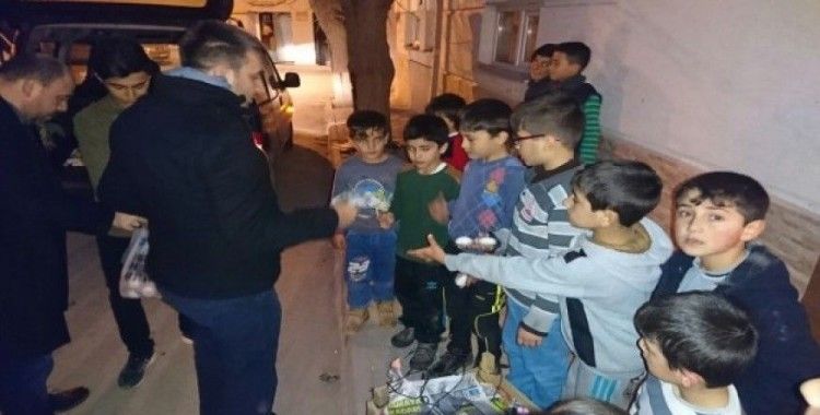 Türkmen ailelere yardımlar devam ediyor 