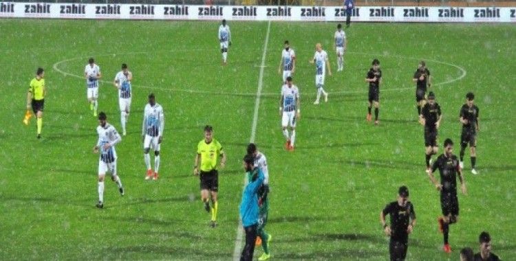 Adana Demirspor - İstanbulspor karşılaşması yarıda kaldı 