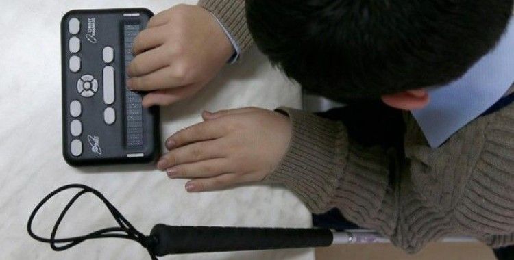 Bakanlıktan görme engelli öğrencilere 'okuma yazma cihazı'