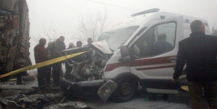 Kastamonu'da sis nedeniyle zincirleme trafik kazası, 12 yaralı