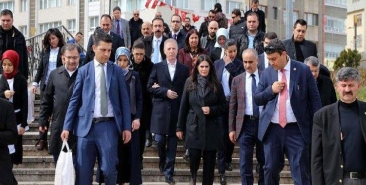 Bakan Sarıeroğlu Afrin gazisi Aytekin'i evinde ziyaret etti