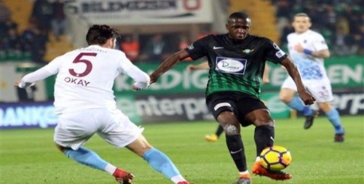  Karşılaşmanın ilk yarısı  Trabzonspor'un üstünlüğüyle sona erdi