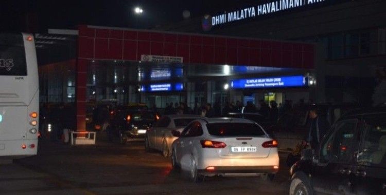 Malatya-İstanbul uçağında 2 kaçak yolcu yakalandı