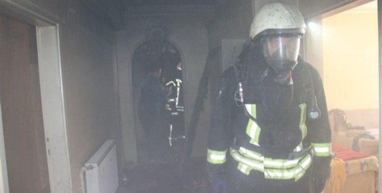 Filistinli ailenin kaldığı evdeki yangında 5 kişi dumandan etkilendi