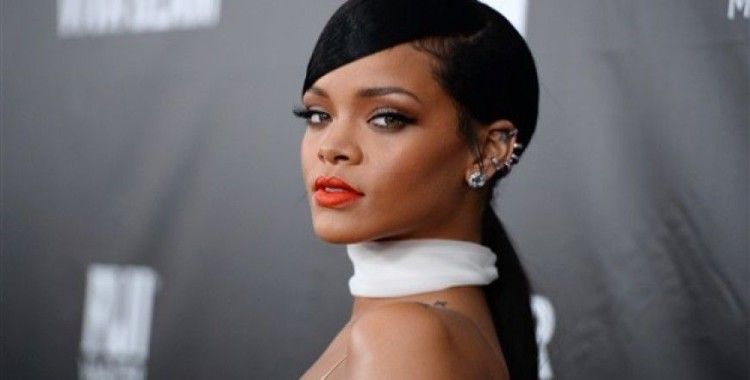 Rihanna'dan Snapchat'e, 'Kendinizden utanın!'