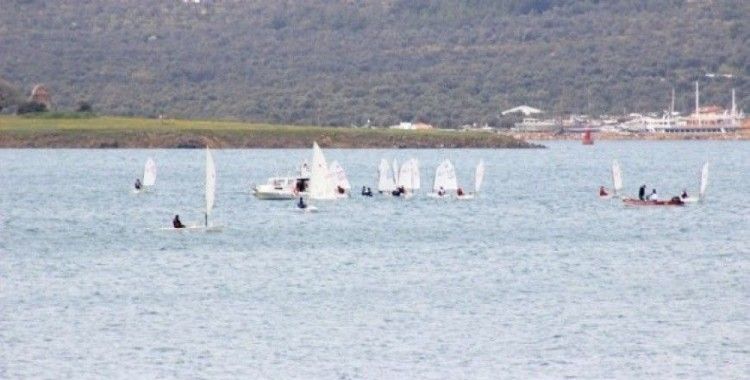 Çanakkale Şehitleri için yelken yarışları düzenlendi