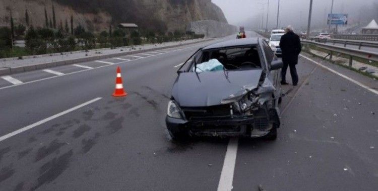 Samsun'da otomobil bariyere çarptı