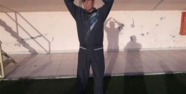 71 yaşında gönüllü spor hocalığı yapıyor