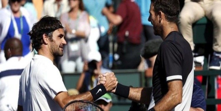 Federer 2018'deki ilk yenilgisini tattı