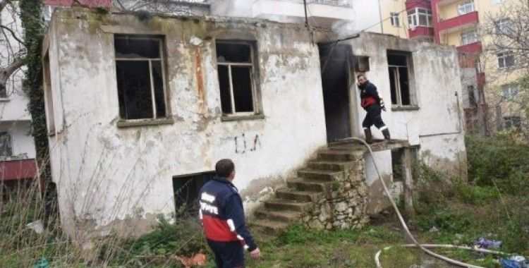 Sinop'ta metruk binada yangın 